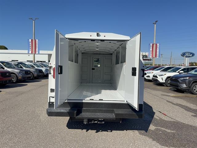 2026 Ford E-Series Base Image 7 of 34