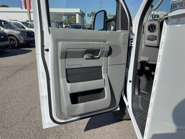 2026 Ford E-Series Base Image 14 of 34