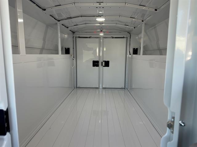 2026 Ford E-Series Base Image 27 of 34