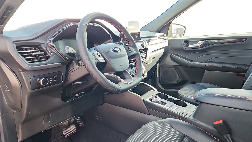 2026 Ford Escape ST-Line Image 17 of 31