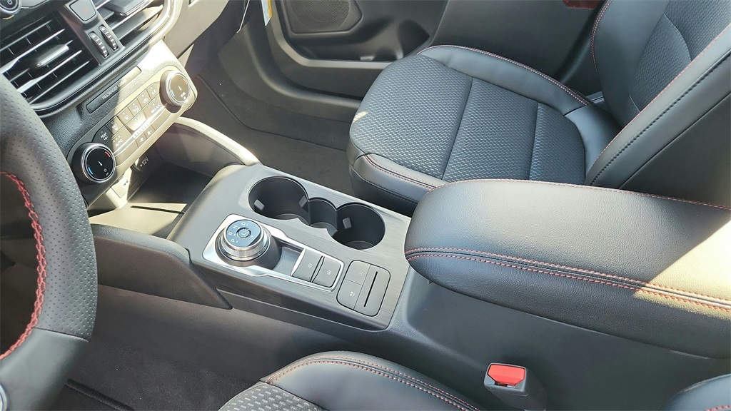 2026 Ford Escape ST-Line Image 19 of 31