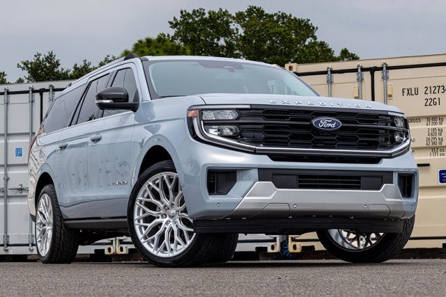 2026 Ford Expedition MAX Platinum Image 2 of 60