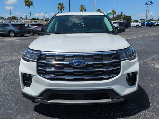 2026 Ford Explorer Image 3 of 41