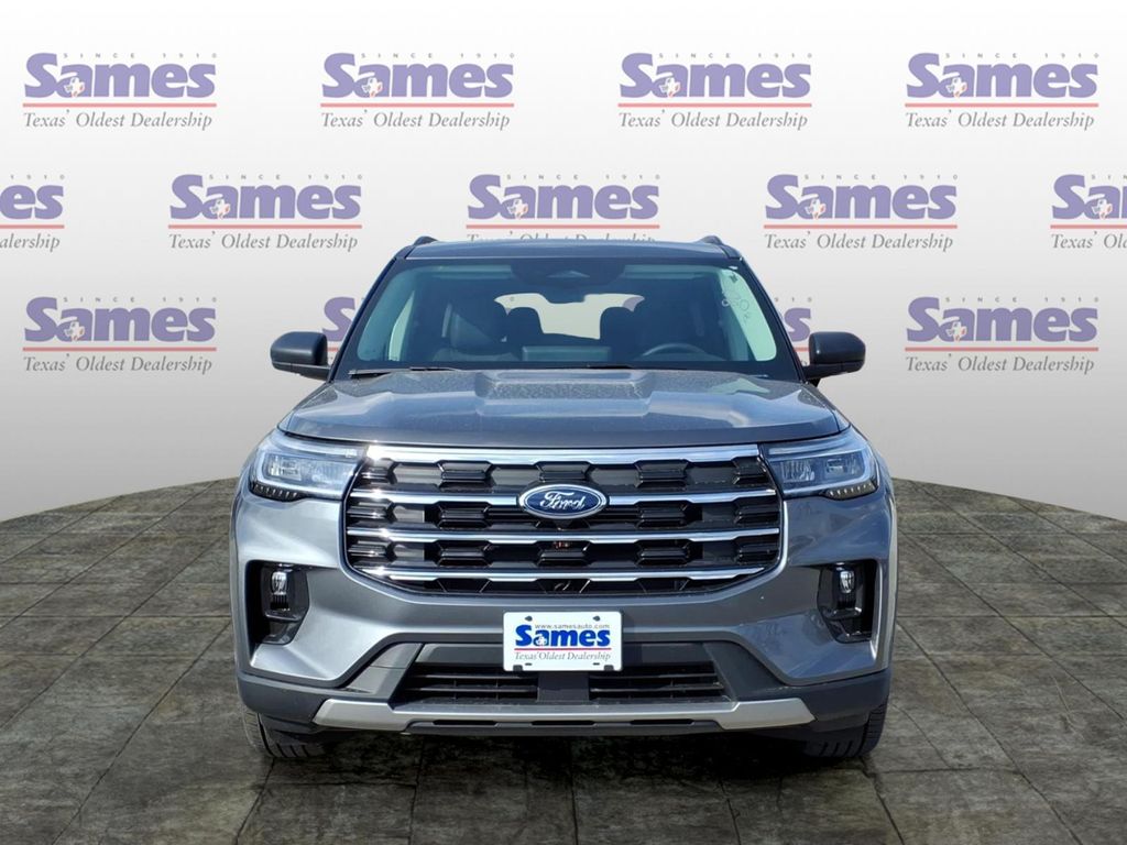 2026 Ford Explorer Image 2 of 17