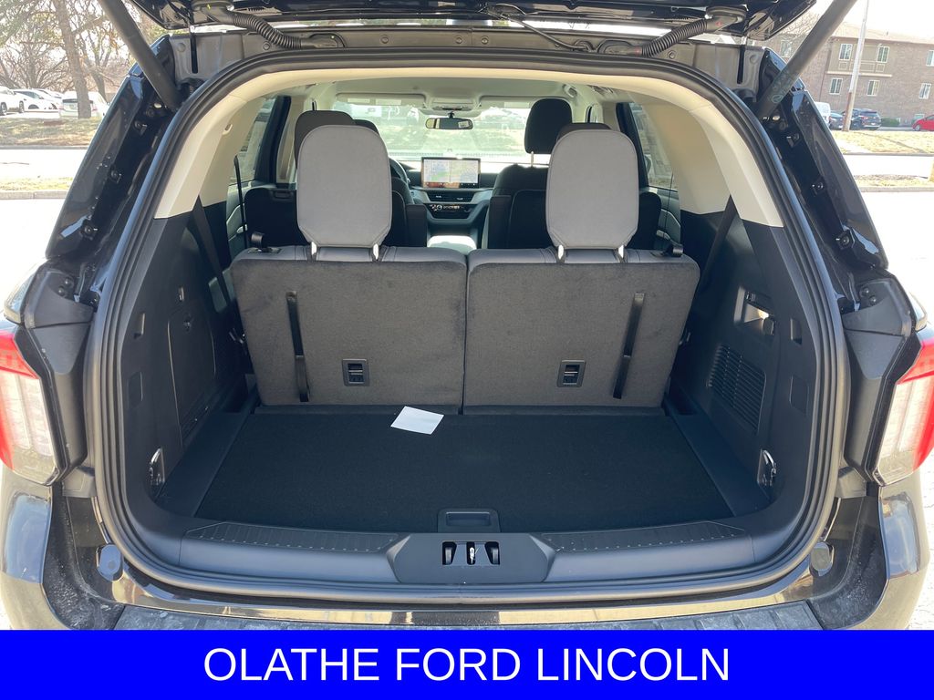 2026 Ford Explorer Active w/200A Pkg Image 9 of 23