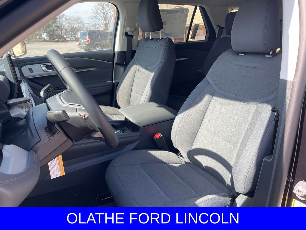2026 Ford Explorer Active w/200A Pkg Image 10 of 23