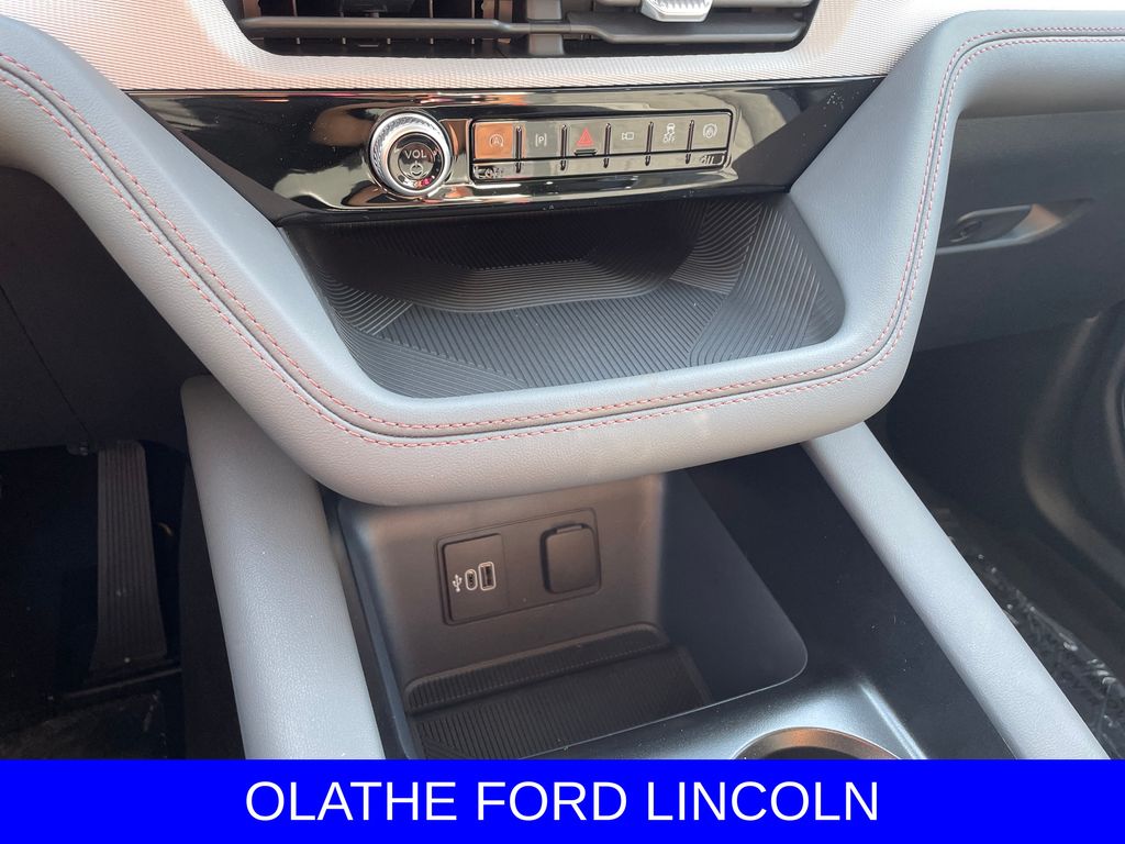 2026 Ford Explorer Active w/200A Pkg Image 21 of 23