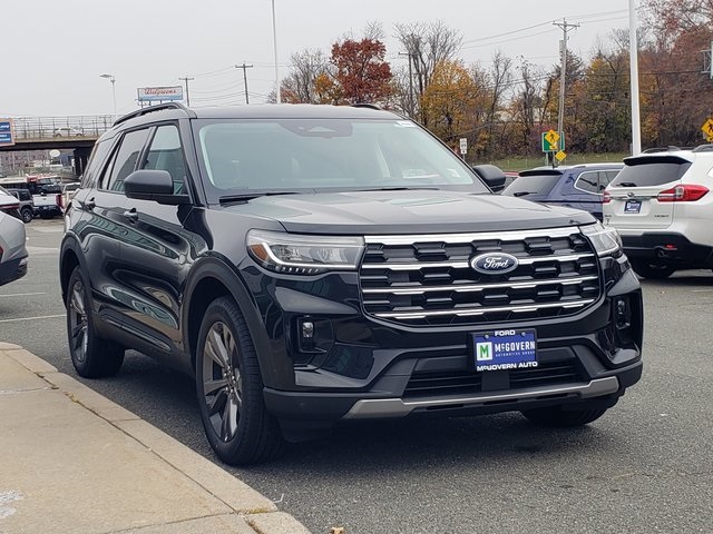 2026 Ford Explorer Active Image 3 of 40