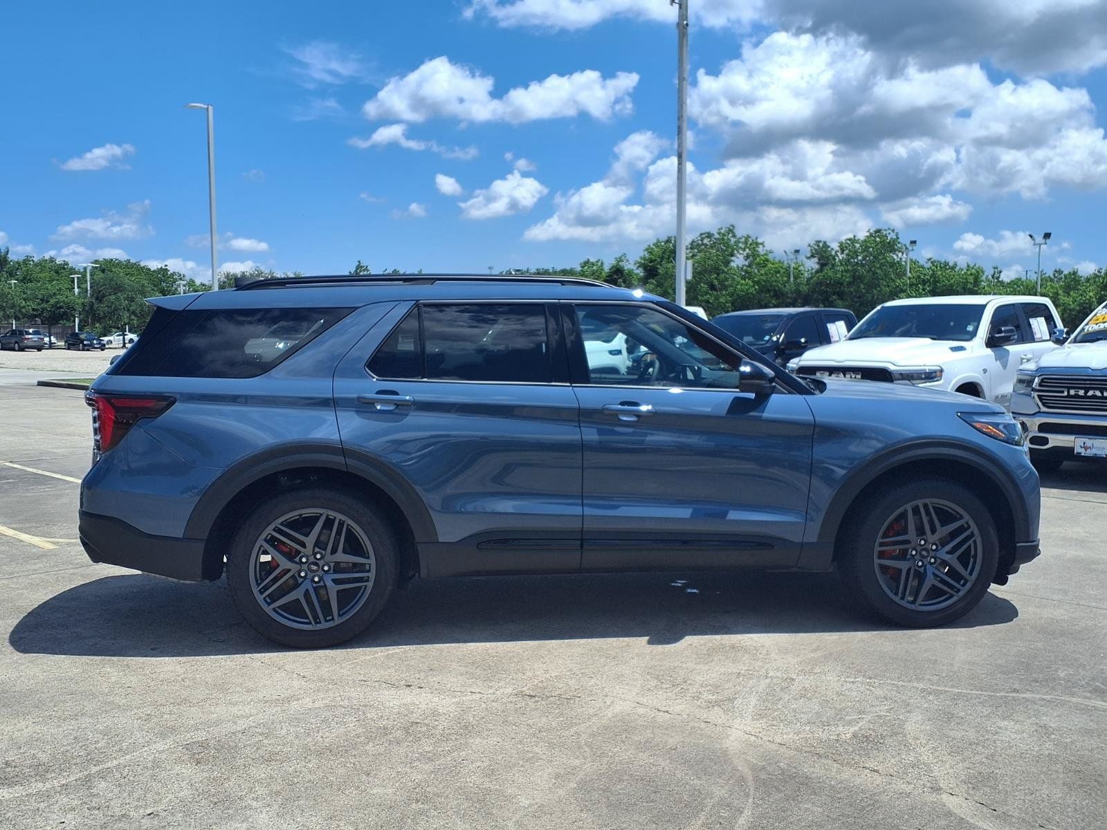 2026 Ford Explorer ST Image 3 of 24
