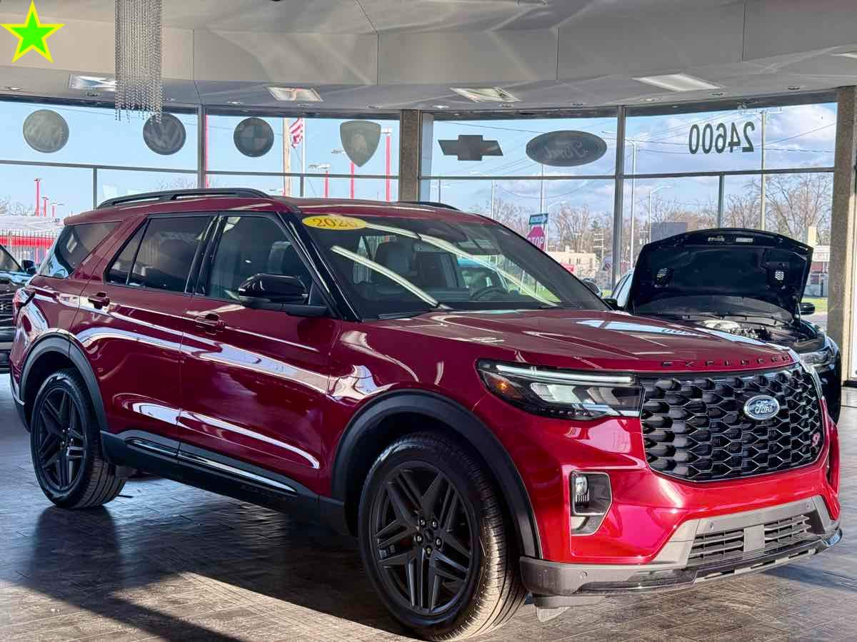 2026 Ford Explorer ST Image 2 of 71