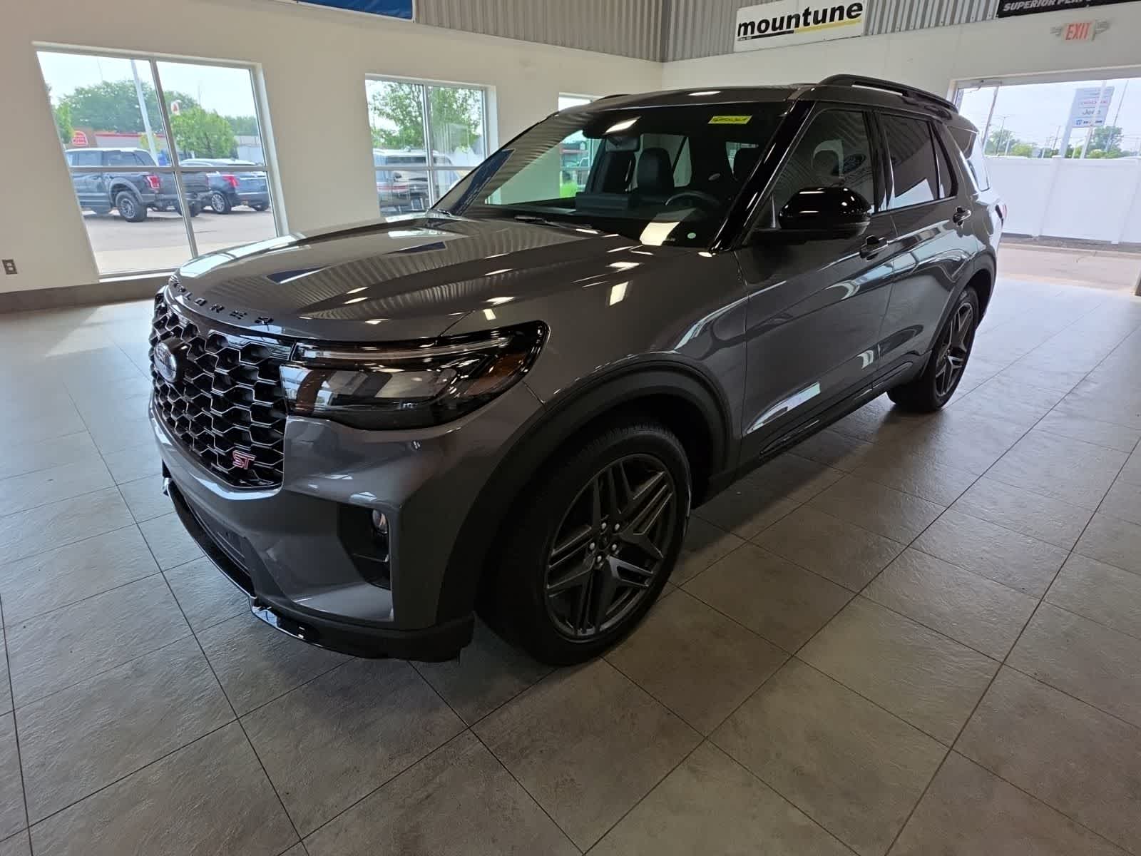 2026 Ford Explorer ST Image 1 of 39