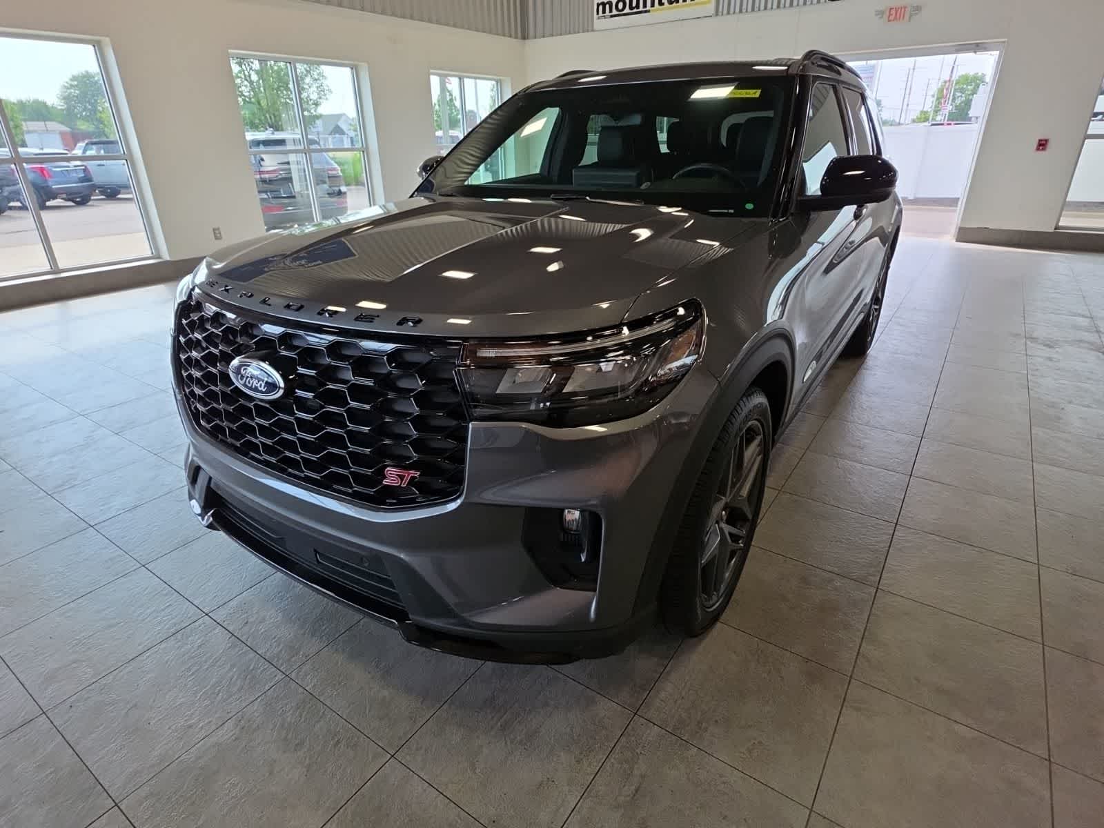 2026 Ford Explorer ST Image 2 of 39