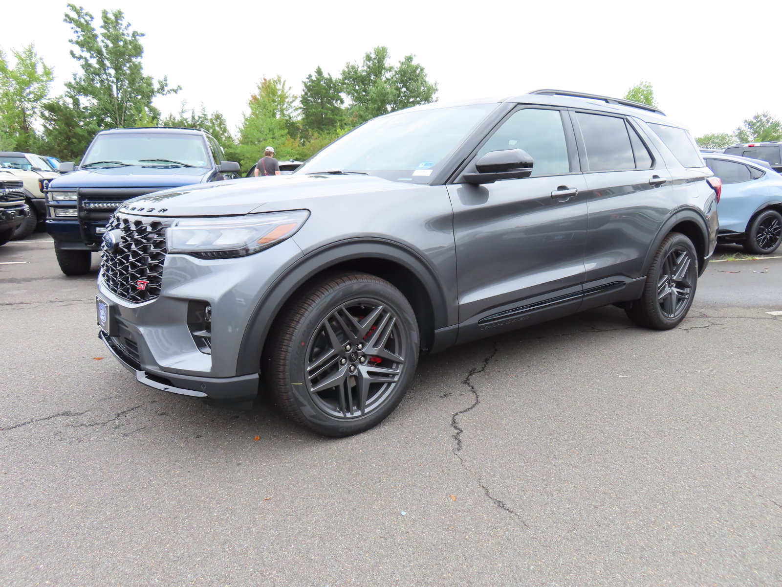 2026 Ford Explorer ST Image 2 of 41