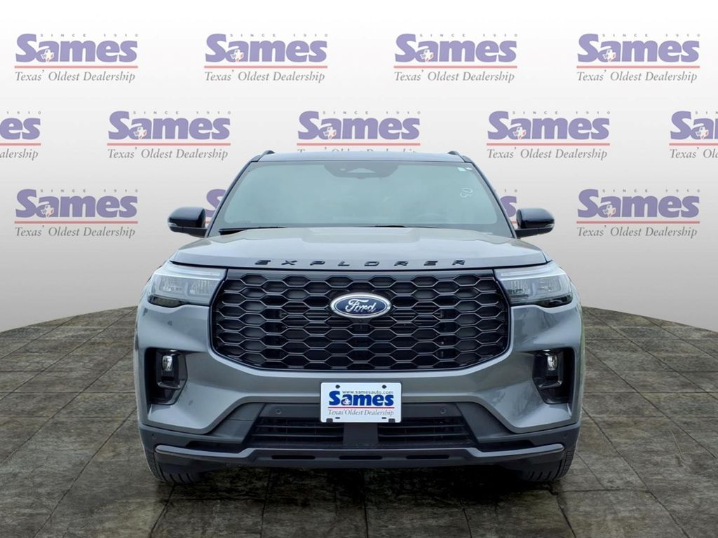 2026 Ford Explorer ST-Line Image 2 of 17