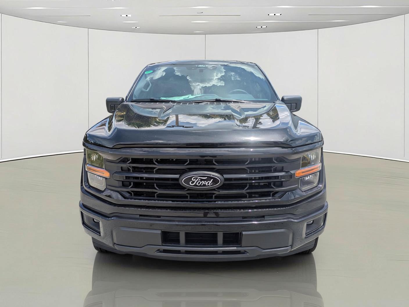 2026 Ford F-150 XLT Image 3 of 33