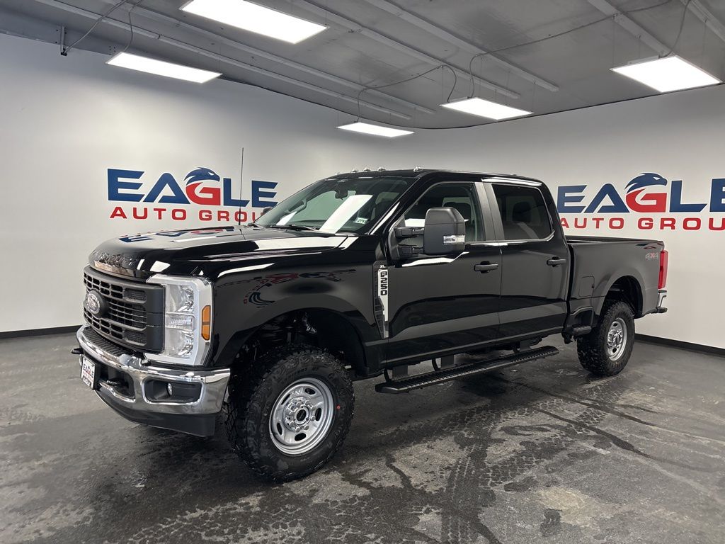 2026 Ford Super Duty F-250 SRW Image 2 of 37