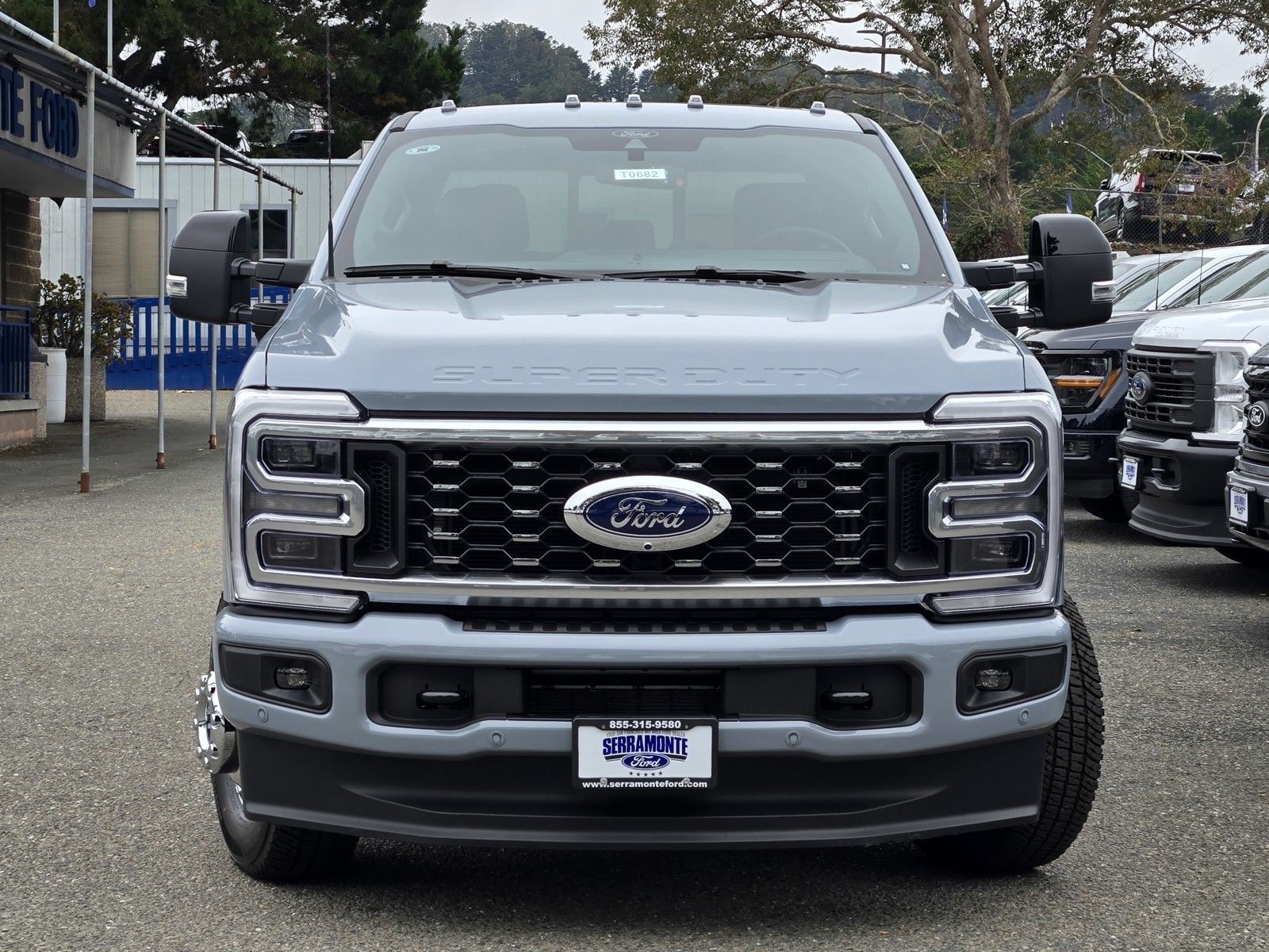 2026 Ford F-350 Platinum Image 2 of 11