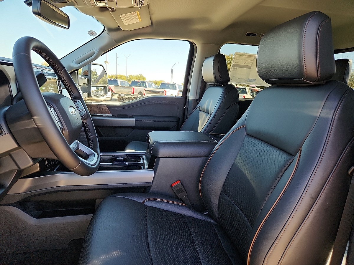 2026 Ford F-350 Lariat Image 5 of 12