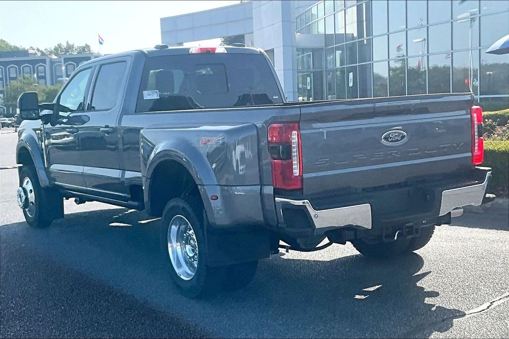 2026 Ford F-450 Lariat Image 3 of 13