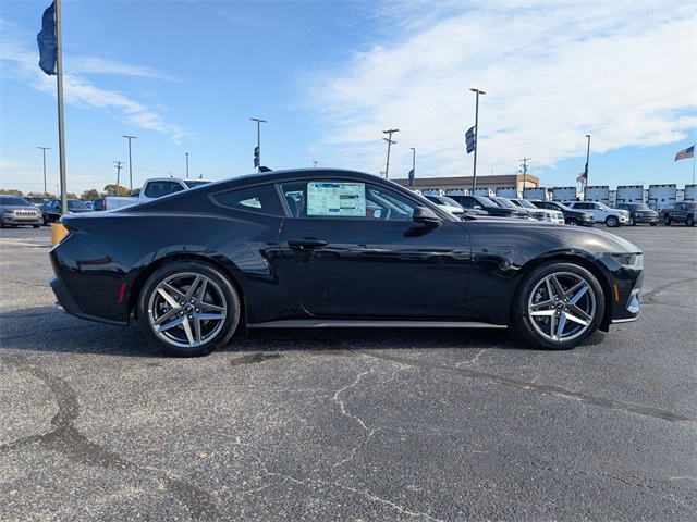 2026 Ford Mustang Image 4 of 28