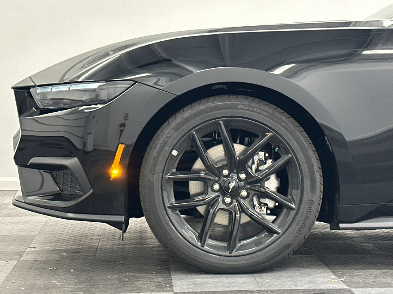 2026 Ford Mustang EcoBoost Image 6 of 32