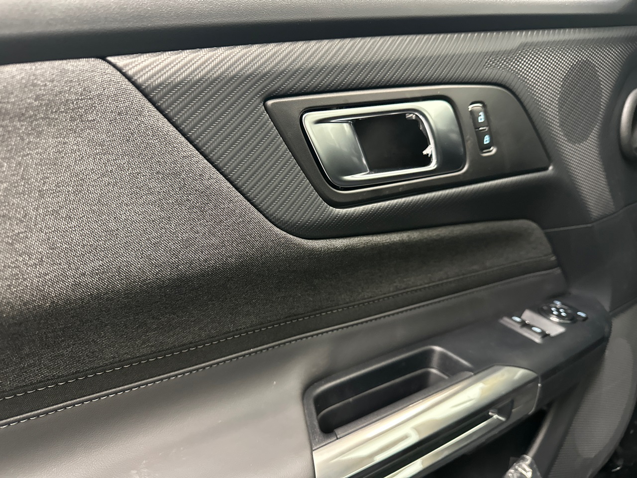 2026 Ford Mustang EcoBoost Image 18 of 32