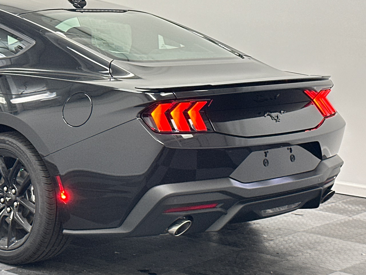 2026 Ford Mustang EcoBoost Image 4 of 32