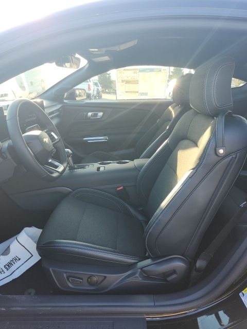 2026 Ford Mustang EcoBoost Image 15 of 32