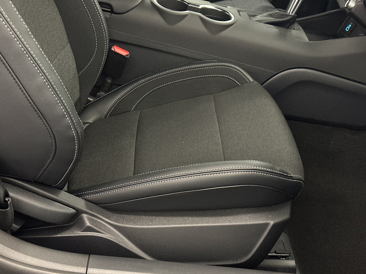 2026 Ford Mustang EcoBoost Image 9 of 29