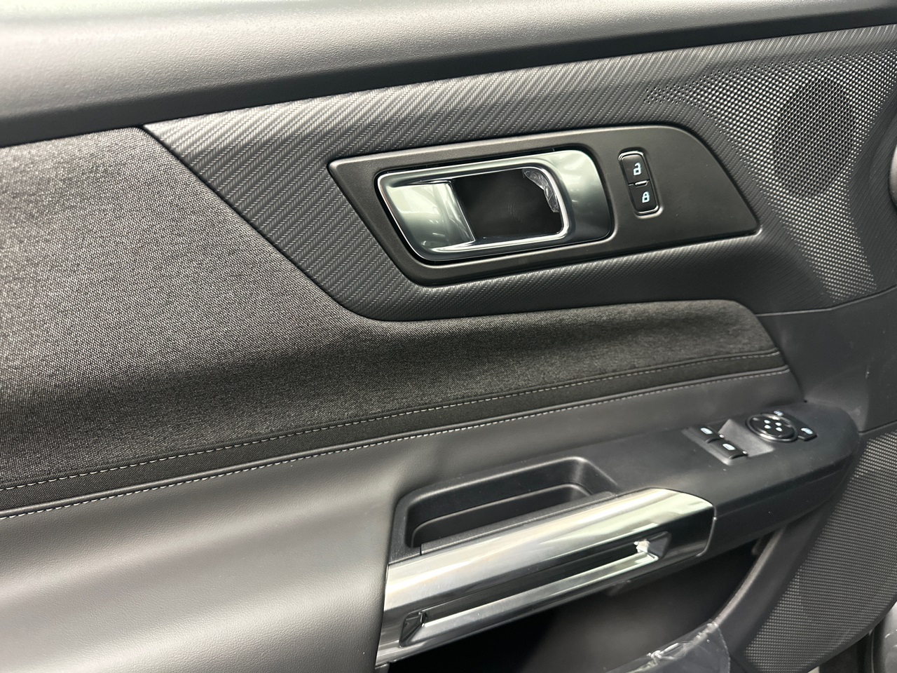 2026 Ford Mustang EcoBoost Image 17 of 29