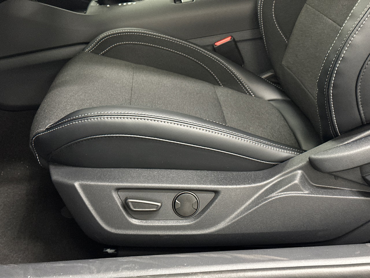 2026 Ford Mustang EcoBoost Image 16 of 29