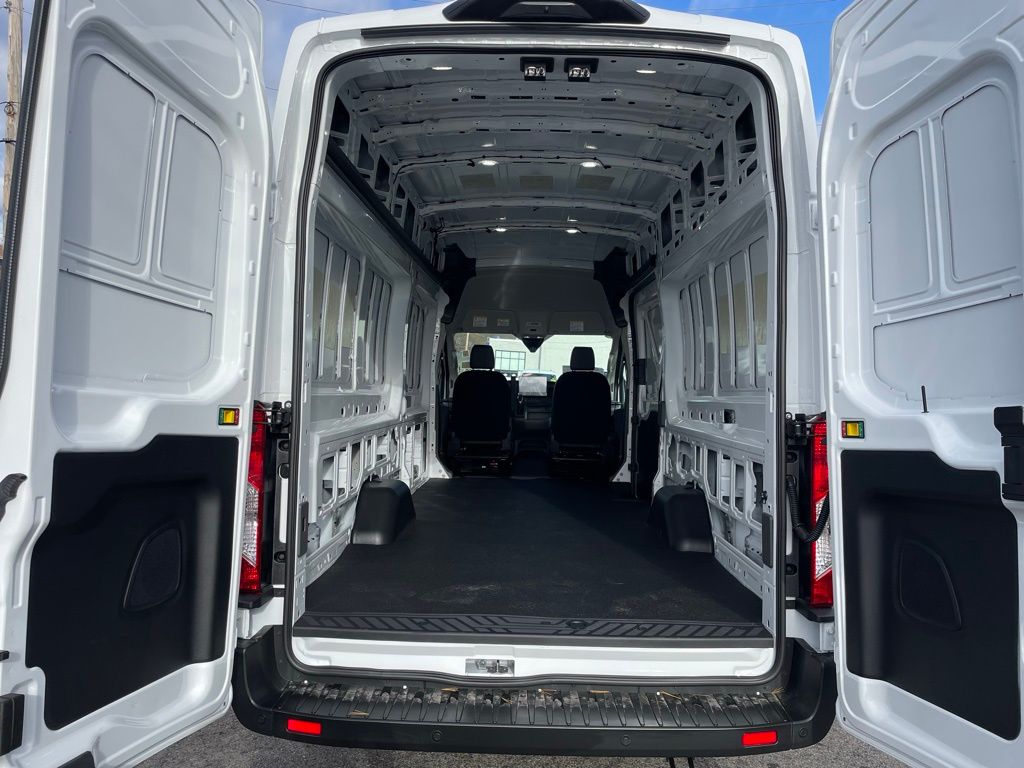 2026 Ford Transit Base Image 8 of 18