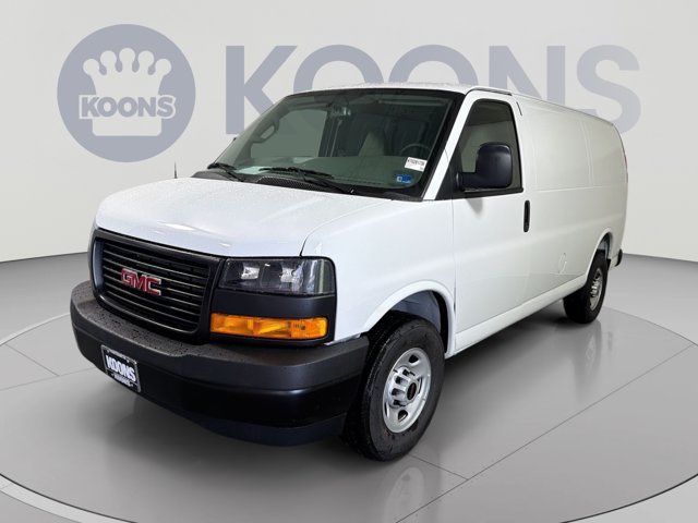 2026 GMC Savana Base Image 1 of 24