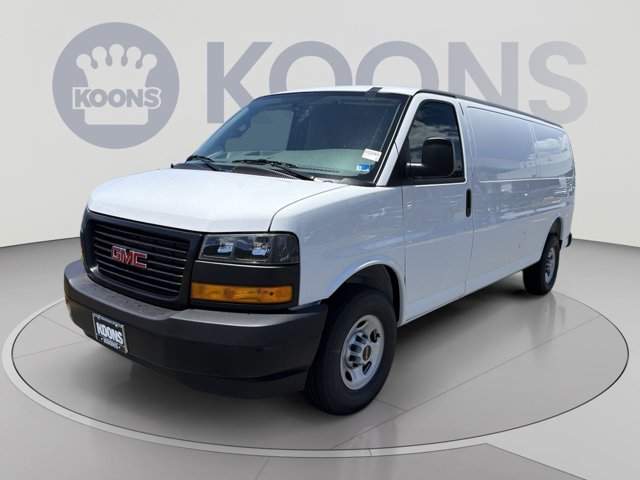 2026 GMC Savana Base Image 1 of 24