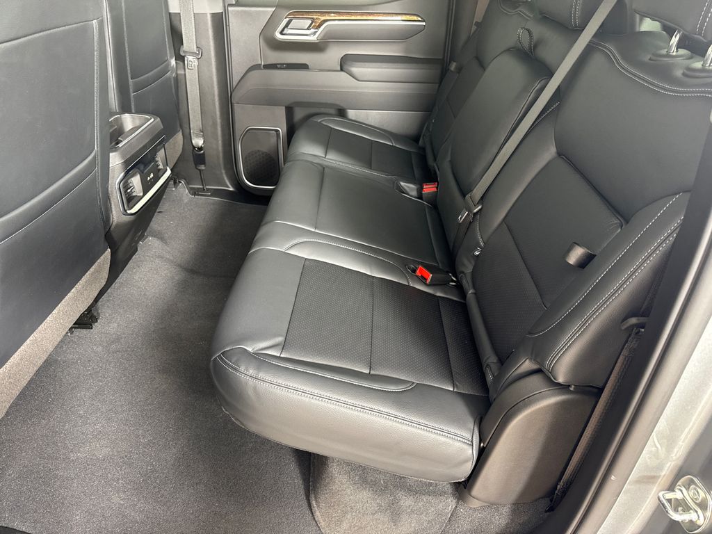 2026 GMC Sierra 1500 Elevation Image 16 of 32