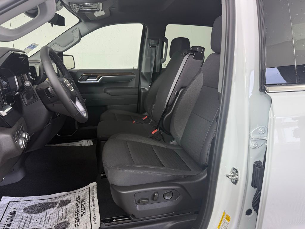 2026 GMC Sierra 1500 SLE Image 13 of 29