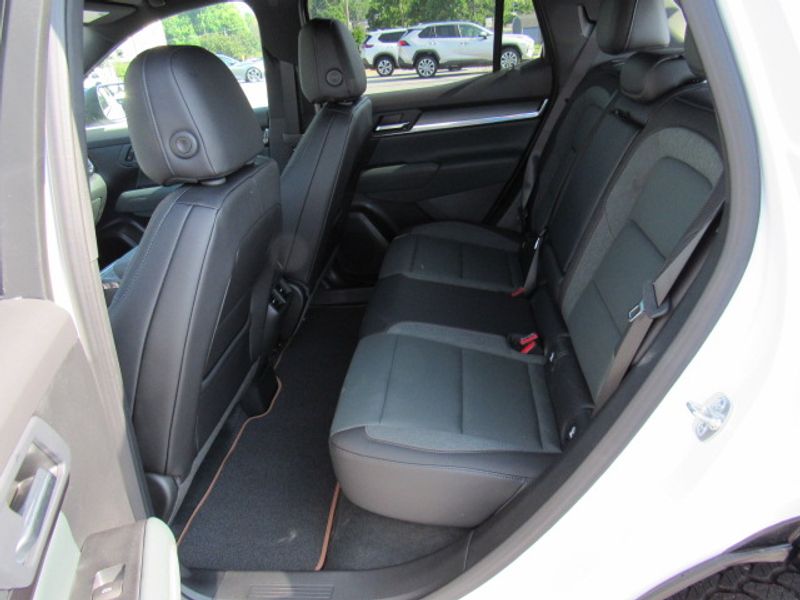 Vehicle image 11 of 25