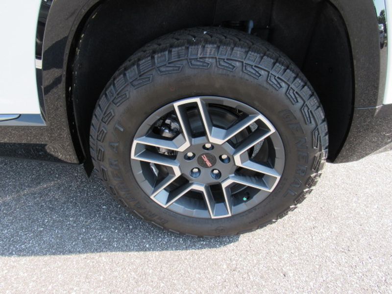 Vehicle image 8 of 25