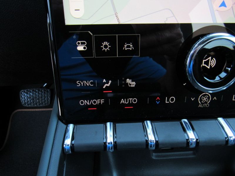 Vehicle image 23 of 25