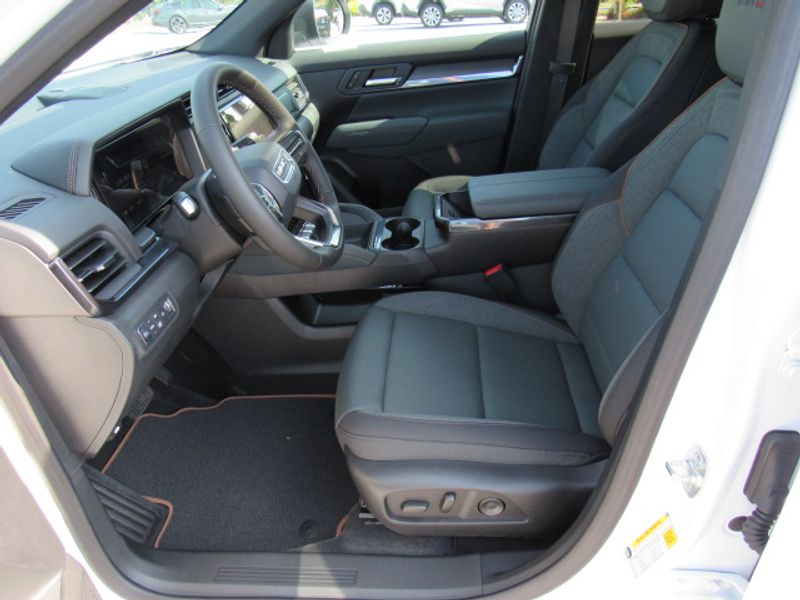 Vehicle image 10 of 25