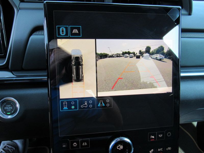 Vehicle image 18 of 25