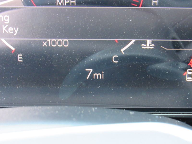 Vehicle image 16 of 25