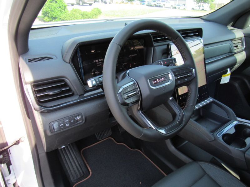Vehicle image 13 of 25