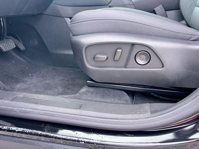 Vehicle image 11 of 20