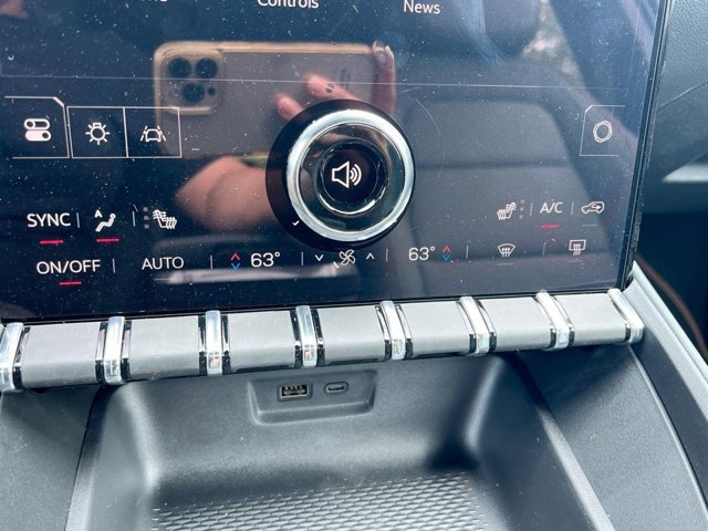 Vehicle image 16 of 20