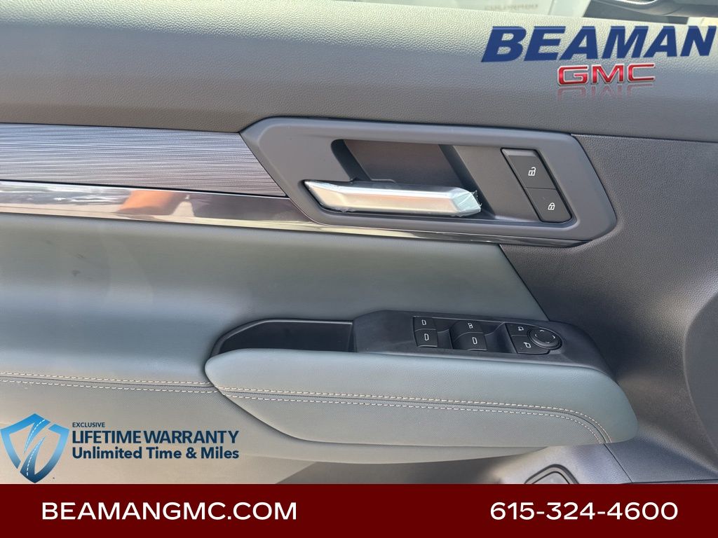 Vehicle image 29 of 34