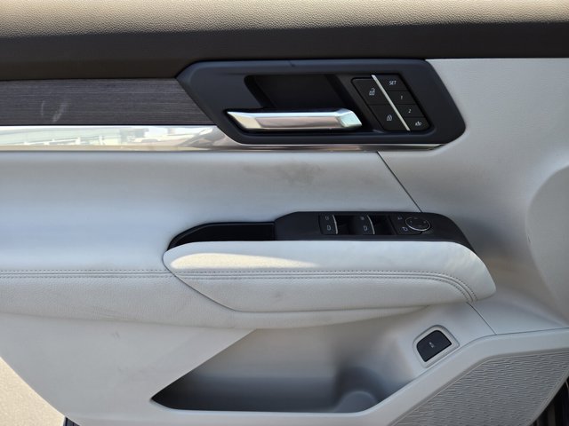 Vehicle image 14 of 15