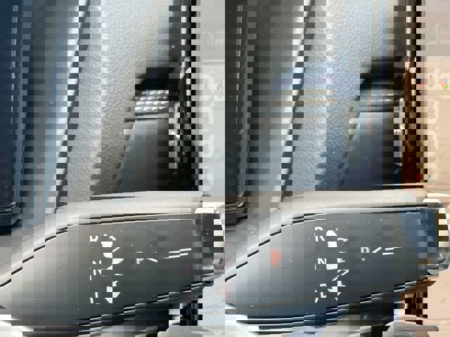 Vehicle image 33 of 42