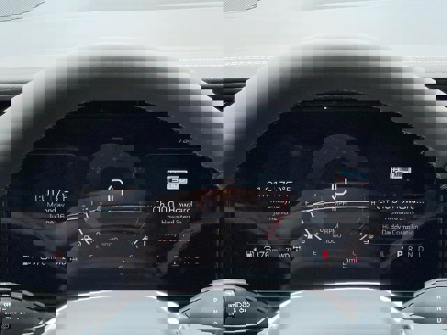 Vehicle image 21 of 42