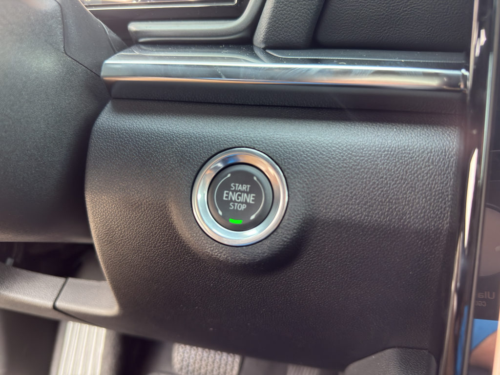 Vehicle image 19 of 23